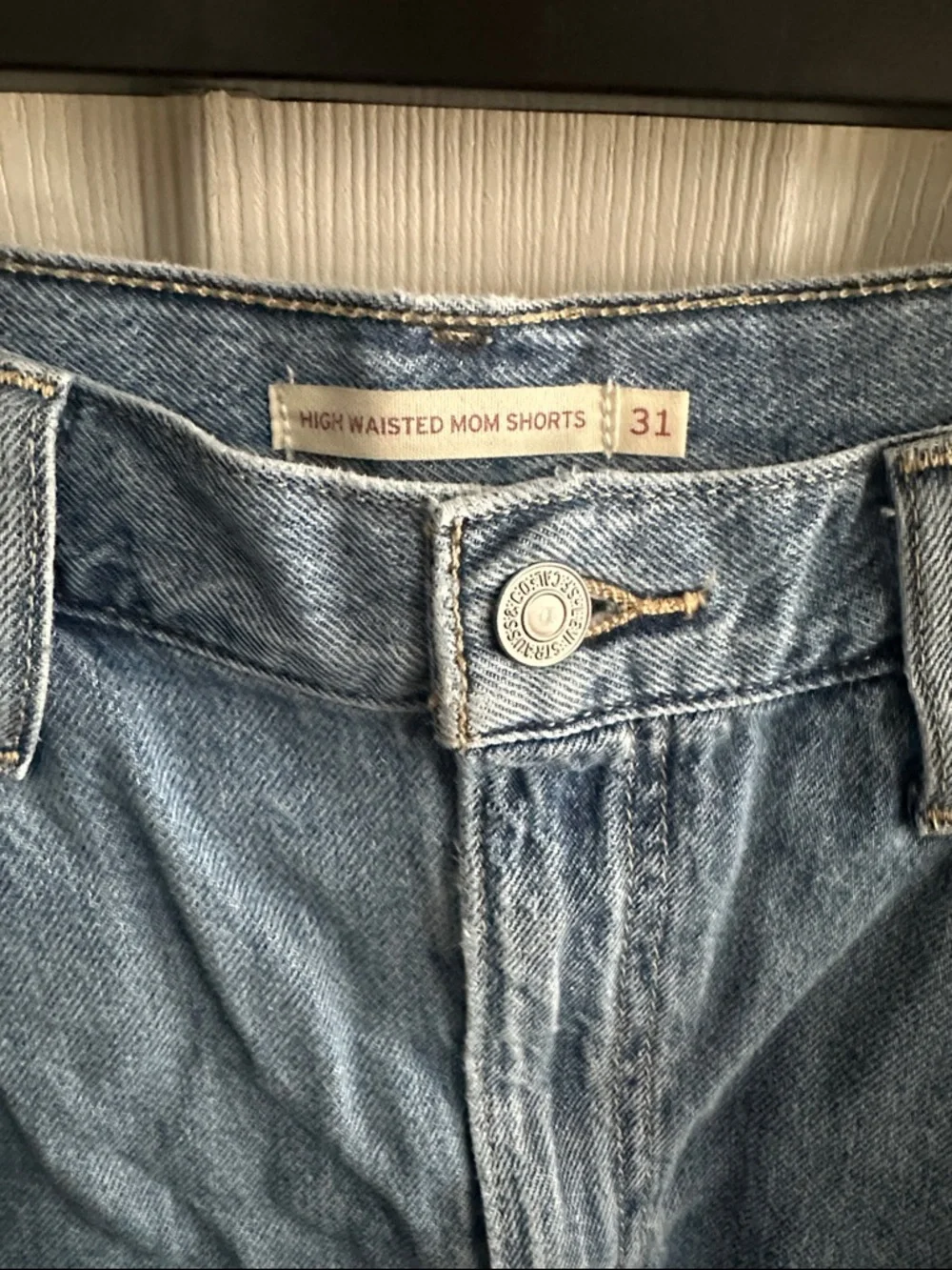 Levi’s mom shorts - Picture 2 of 3